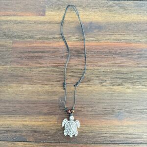Turtle Rope Necklace White & Black NWOT
